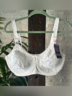 Bali White Cream Lace N Smooth Underwire Bra with Adjustable Straps New Tags